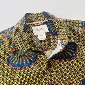 Koto XS Unique Short Sleeve Shirt Rainbow Peacock Feathers Geometric Cotton